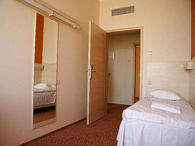 Rija Bauska Hotel Exterior foto